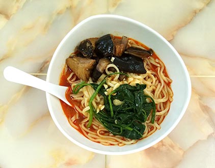 香菇鸡块鲜辣面